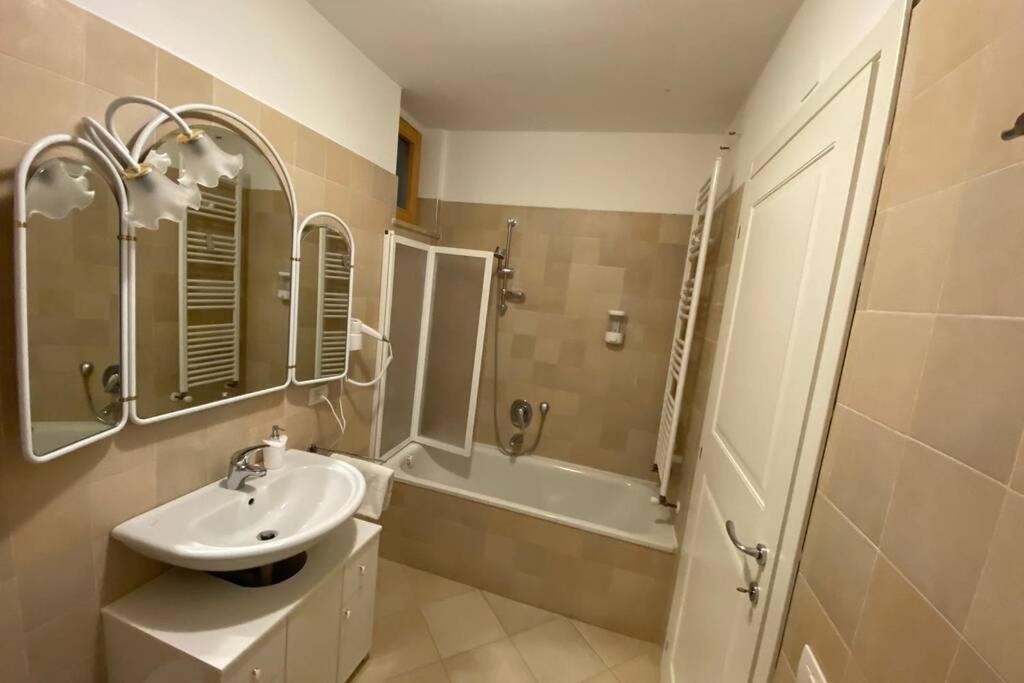 Living Rencio: Vicino Al Centro Di Bolzano Appartement Buitenkant foto