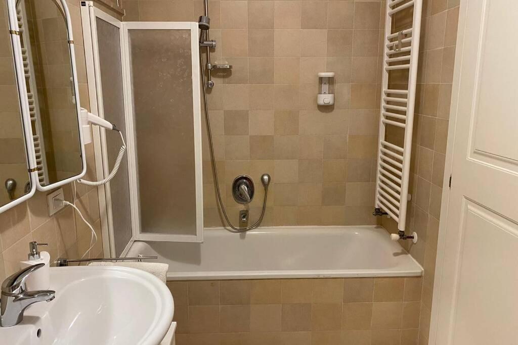Living Rencio: Vicino Al Centro Di Bolzano Appartement Buitenkant foto